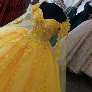 Abiti giallo Quinceanera Appliques Long Train Flower Sweet 15 16 anni Birthday Party Dress Abito da ballo Miss Gala Custom Made Made