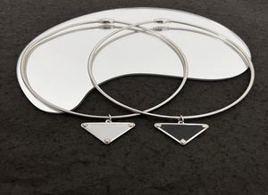 Damen Herren Luxus Design Halskette Kettenstränge Absolvierte schwarze weiße P -Dreieck -Anhänger Design Party Silber Hip Hop Punk Männer NEC7609920
