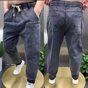 Mäns jeans designer streetwear tvättade män lyxiga baggy mens elastiska midja denim sex fickor för vårens höst harembyxor manliga Q240427