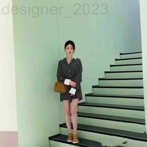 Urban sexy Kleider Designer 2024 Frühlingslicht Luxus vielseitiger Kontrastfarbe Farbkragen Streifen Langarmes Hemd Kleid Uzeu