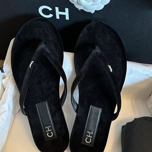 Luxury designer Flat Slippers Women 2024 Summer Velvet Crystal Metallic brand Shoes for Women Sandals Non-slip Sexy Beach Flip-flops chan Slides Tories thong