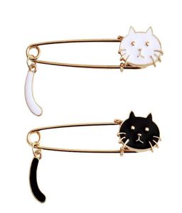 Par Black White Cat Kitten Metal Brosches Wagging Tail Emalj Pins Söt tecknad djurstift Kläder Ryggsäck Tillbehör GENTER777004188