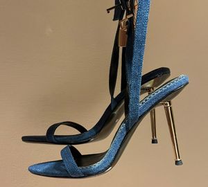 Дизайнер роскошного слайда сандалия для женщины летние высокие каблуки платформы сандалийская обувь настоящая кожаная марка резиновая золотая блокировка повседневная мода D5565583