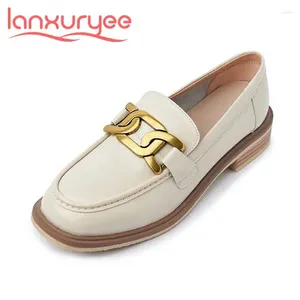 Casual Shoes Lanxuryee Spring Loafers Ins Plus Size 40 Cow Split Leather Beige Color Round Toe Low Heels Handgjorda metallfästen Pumpar L81