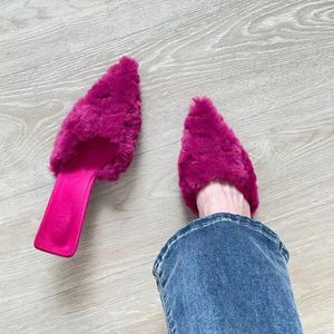 Pantofole Sexy Furry Women Scarpe a punta puntata Teli sottili per esterni Muli