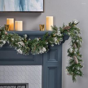 Dekorativa blommor Fot Artificial Cashmere Pine and Mixed Needle LED Christmas Garland med flockade snöglittergrenar Frosted Pinecone