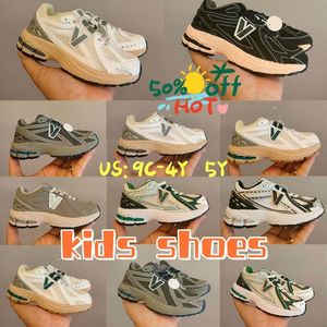 1906R Kids Running Shoes Boys Girls 1906s Sneakers White Red Silver Metallic Blue Sea Salt Marblehead Runner Downtown Children Trainers Storlek 9C-4Y 5Y 35QK#