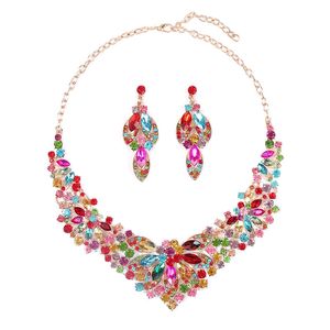 Colar de flores colorido combinado com jóias formais de jóias europeias e americanas Brincos de colar de estilo de duas peças com senso de design retrô e de ponta