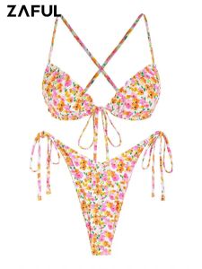 Set Zaful Ditsy Floral Swimsuit Bikini Set badkläder Tryckt frilled slips sida criss cross high ben bohemian vadderad bikini toppstrand