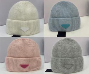 Tasarımcı Beanie Beanies Kadın Winte Hat P Ev Erkek Balıkçı Şapka Üçgen Rozeti Kış Sıcak Renk Mavi Beyaz7389097