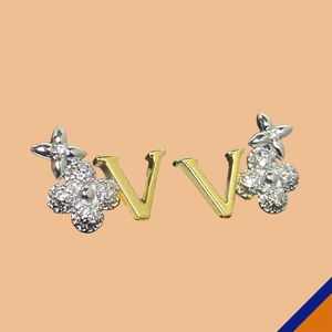 Küpe saplama Küpe Tasarımcısı V Lüks Takı Bijoux S925 Gümüş Pin Split Renk Elmas Mektubu Yeni Moda Yüksek Kaliteli Kadınlar Ücretsiz Nakliye Toptanes