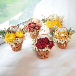 Decorative Flowers Mini Rose Daisy Small Dry Flower Basket Wedding Party Tabel Decoration Christmas Hanging Gift Shooting Props Car Decor