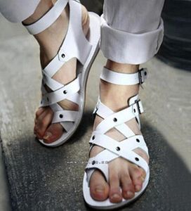 Klasik Beyaz Mens Gladyatör Sandalet 2015 Yaz Çapraz Strap Erkekler Günlük Sandalet Flipflops ayak bileği patik tokaları kesikler 2219391