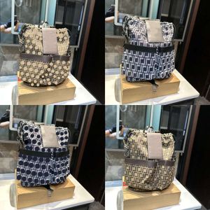 مصمم مدرسة للرجال العلامة التجارية F backpack style prose business wallet wallet bag bag كبيرة السعة CHD2312121-25 الجودة الأصلية