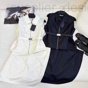 Tvådelt kläddesigner Spring och Summer New Nanyou Pra Elegant Style Kort midja Fold Collar Vest i par med höft Wrap Half kjoluppsättning för kvinnor K5GH