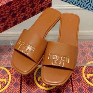 Slides TB Sports sandals Scarpettestri Scarpe da donna Slifori piattaforma piatta Lettera T Sandale Flip Flip Flip Volina Vestività estate Taglia 35-42