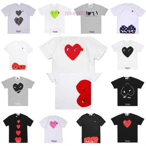 Fashion Mens Play t Designer Red Heart Shirt Commes Casual Women Shirts Des Badge Garcons High Quanlity Tshirts Cotton Embroidery Top E7dfs