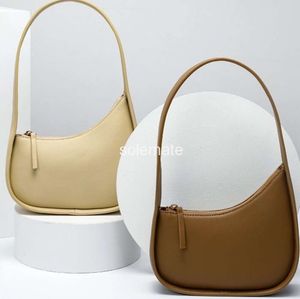 Luxurys Moda Kadın Kalitesi Yarım Ay Çanta Tasarımcısı Omuz Omuz Pochette Debriyaj Çanta Erkekler Üst Telefon Hobo Deri Tuvalet Crossbody Handbags