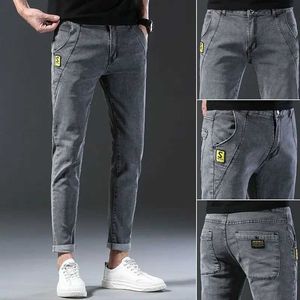 Jeans masculinos Moda coreana Ultra-Thin Adequado para Mens Jeans Jeans Primavera/Verão Roupas Casuais Designer Ruas Ruas de Luxo q240427