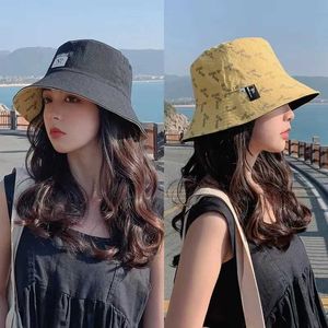 Szerokie czapki wiadra dwustronne dwustronne damskie wiadra Korean mody litera drukowana Fisherman Summer Outdoor Beach Basin Q240427