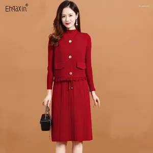 Sukienki swobodne ehqaxin jesienna zima damska sukienka zestaw 2024 mody luźne guziki kardigan kamizelka plisowana sznurka