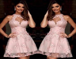 Vestidos de cocktail de curta curta rosa elegantes 2019 Apliques de renda de pescoço alto vestidos de renda de renda Sheer barato uma linha vestidos de festa de baile de formatura50558175929563