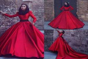 Brandneue muslimische Abschlussballkleid rotes Satin High Sleeve Ballkleid Abendkleider mit abnehmbarem Sweep Train8989013