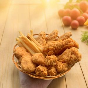 Dekorative Blumen Amerikanische gebratene Hühnchen -Chips Set Mahlzeit Simulation Wings Nuggets gefälschte Fensteranzeige Modell KFC Marke Gleiche