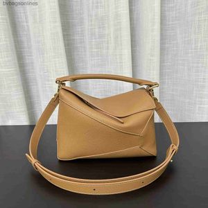 Luksusowe designerskie torby do Loeweelry 2024 Nowa miękka skórzana torba geometryczna splicowana warstwa oryginalna skórzana torba damska crossbody ręczna z logo marki