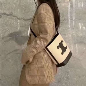 Kobiety torebki designerka CE Podzielona torba wiadra cel na płótnie torba skórzana krowia posłańca ma piękną pojemność Triumfal Arch Bag Women Advanced Fashion 02U3