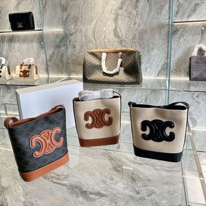 Borse da donna CE Designer Pelle Borsa Canvas Canvas Bagna divisa Canna Messenger Hide ha una bellissima borsa per secchio per arco trionfale a capacità 2024 Nuovo tipo di tipo W 3xof