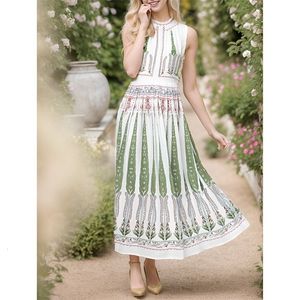 2024 Franska kjolens sommarkvinnaklänning Färgglad ärmlös elegant och elegant högkvalitativ högkall Royal Sister Style klänning 240403