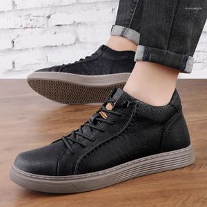 Sapatos casuais Versão coreana Lace Up High Cut Oxford For Men Qualidade de couro genuíno masculino ao ar livre tênis confortáveis