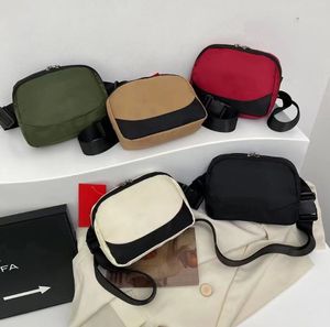 Cross Body Nylon Belt Bag med justerbar axelband 5 Färger Purse Designer Handväska Travel Messenger Väskor