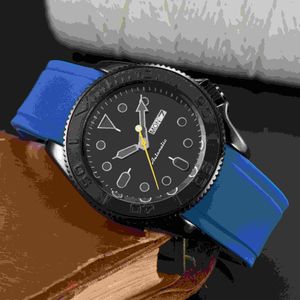 Orologi casual e orologi da uomo di moda in plastica in plastica movimenti in doppio calendario silicone cinghia a tre ago