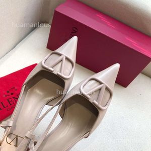 V-button 2024 Leather High Heel Genuine Pumps Counter Designer Valentyno Shoes Stud Lacquer Shiny Four Seasons Heels Metal Thin Pointed Toe Style Sandals F3HA