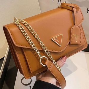 Dagpaket 2024 NYTT POSTMAN LJUS Luxury Trendy Chain Candy Color One Shoulder Crossbody Women's Fashion Flip Bag