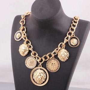 AMZ New Style Fan Family Lion Head Thick Chain Exaggerated Alloy Drip Oil Large Pendant Necklace