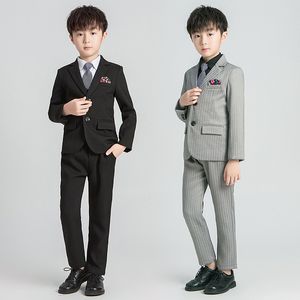 子供の春と秋の男の子とティーンエイジャーの黒と灰色の縞模様の小さなスーツ5ピースセット（スーツ +ウエストコート +ズボン +ネクタイ +シャツ）