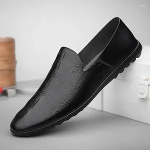 Casual Shoes European Station Business Cowhide Men Summer Breattable äkta lädermokasin Koreanska mjuka loafers