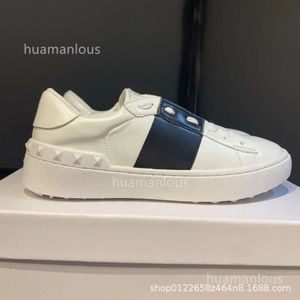 Yüksek 2024 Sneakers Trainer Erkekler Tasarımcı Valentyno Stud Ayakkabı Sneaker Vlogoo Perçin Deri Küçük Kalite Beyaz Kadın Çift Günlük Çok Yönlü Ayakkabılar 1 LQIQ