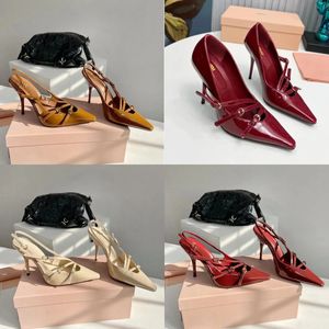 Miui Leather Slingback Heels High Designer Женские туфли роскошные сандалии с пряжкой, украшенные с украшенными вечерними шпильками для шпильки. Размер 35-42