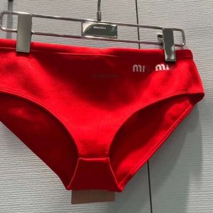 MIU 자수 반바지 여자 삼각형 비키니 팬티 디자이너 완벽한 팬티 패션 비치웨어 섹시한 여자 여름 수영 반바지 트렁크