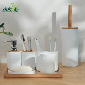 Badezubehör Set Zahnbürstenhalter moderne Haushaltszimmerversorgung Duschgel Dish Bambus Seifenspender Rack Tasse Badezimmerzubehör Accessoires