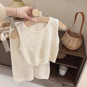 女の子の服セット夏の韓国の細いニットガールセット子供中空の通気性ベストワイドレッグパンツトワイスーツ240426