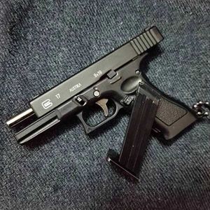 Gun Oyuncakları 1 3 G17 Tabanca Model Metal G17 Mini Oyuncak Tabanca Çıkarılabilir DIY Yarı Alaşım Anahtarlık Kolye Süsleri Çocuk Oyuncak T240428