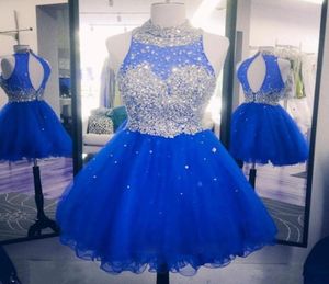 2017 Sparkly Cryly Crystal Royal Blue Homecoming Vestres para Sweet 16 Crew pescoço de pescoço oco traseiro Dismelhado vestidos de graduação vermelha de tule de miçangas PA9288687