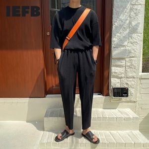 IEFB MENS KORT SLEEVE T-shirt Löst kausal Summer Ice Silk Pleated Fabric Suit Korean Fashion Sports Två stycken Set 9y7212 240425