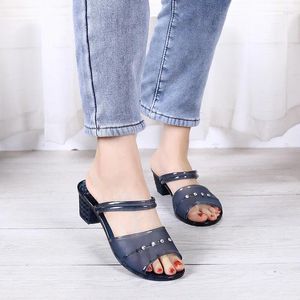 Buty swobodne trampki plażowe sandały na zewnątrz moda nożyczka klinowa pięta Pvc Kappy Klapki żelly Crystal