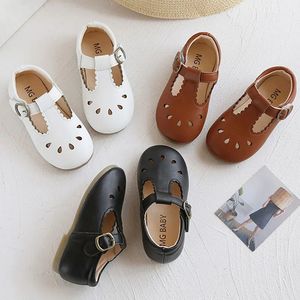 Barn läderskor för pojkar flickor barn mjuk botten pu läder sandaler ihåliga baby småbarn utanför sneakers csh1250 240415